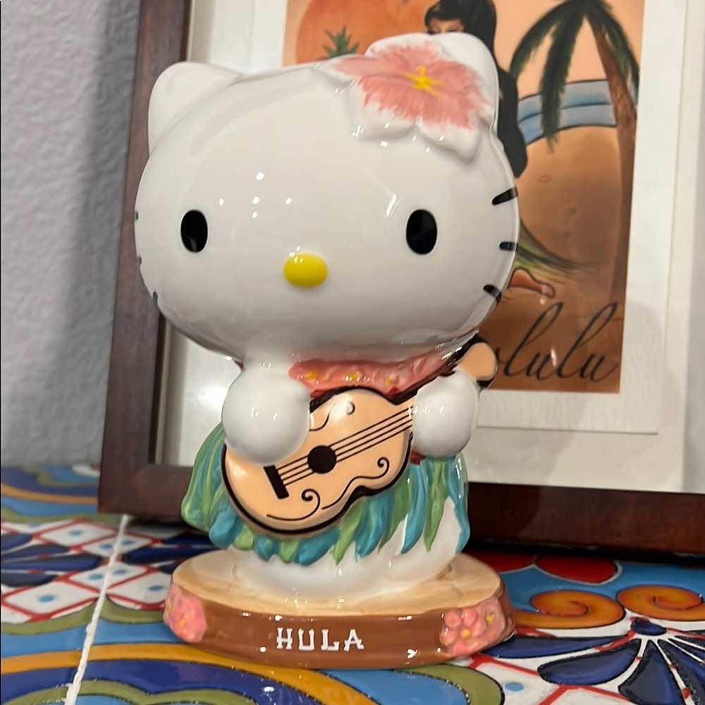 Hula Hello Kitty Figurine